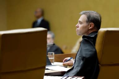 Flávio Bolsonaro: André Mendonça tira sigilo de caso sobre pedido de R$ 134 milhões