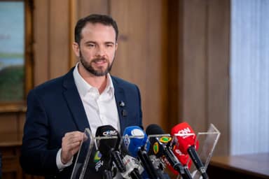Durigan: governo vai começar a retirar o subsídio de R$ 0,44 da gasolina