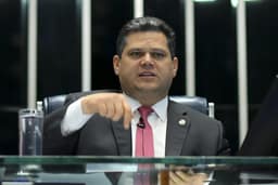 Alcolumbre rebate cobrança por impeachment de Moraes e cita caso Dark Horse