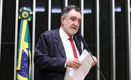 PT escolhe Patrus Ananias para disputar o governo de Minas e garante palanque a Lula