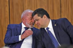 Alcolumbre, presidente do Senado, sai em defesa de Moraes em meio a escândalo que mira o STF