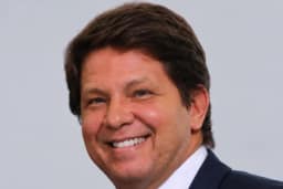PF faz buscas contra Mário Frias e produtora de filme sobre Bolsonaro