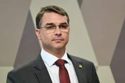 Flávio Bolsonaro tem plano para limitar ações do STF em casos que já o beneficiaram