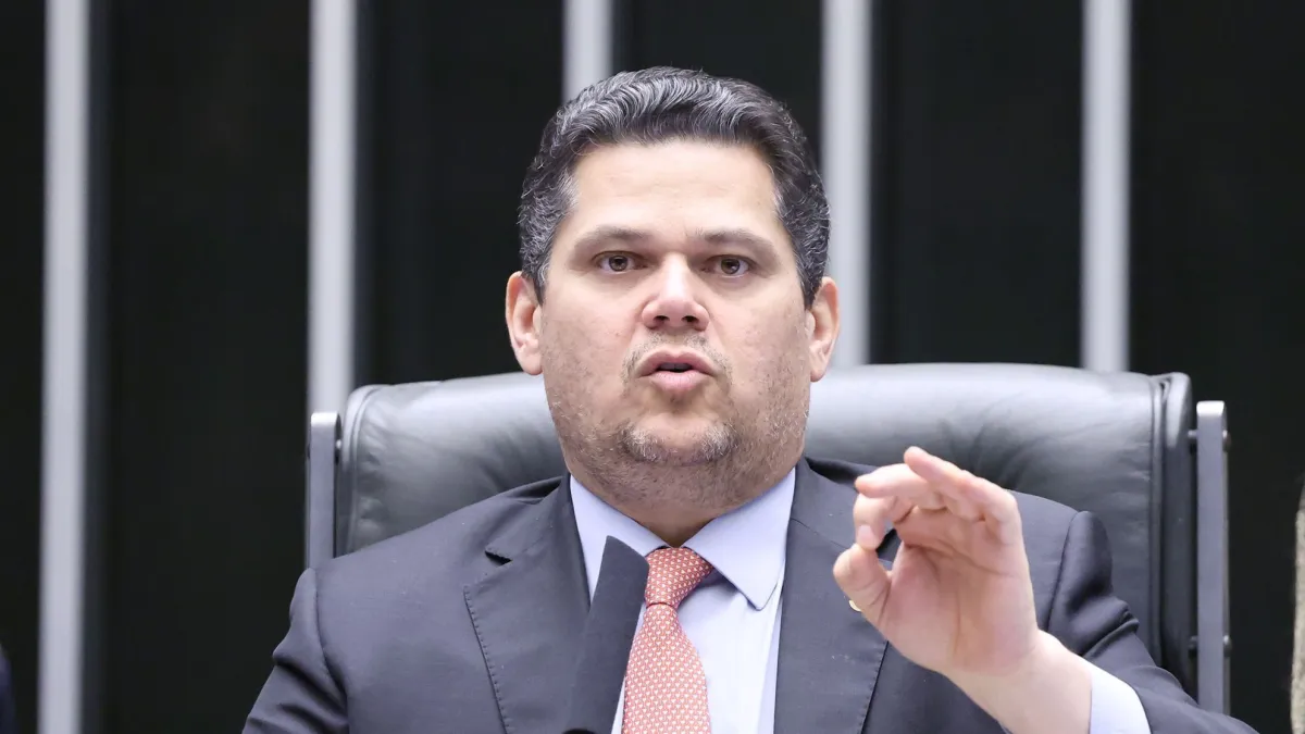 Alcolumbre defende Moraes e rebate pressão por impeachment no Senado