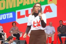 VÍDEO – Janja rebate bolsonaristas durante ato de Lula em Curitiba: “Fiquem com o ódio”