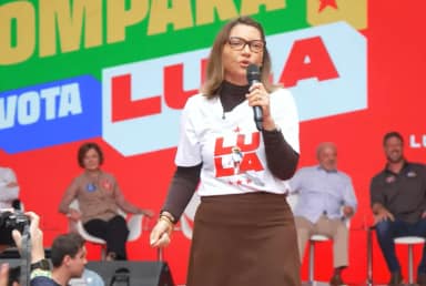 Janja reage a provocações de deputado do PL em comício de Lula em Curitiba