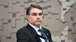 Compra da mansão de R$ 6 milhões de Flávio Bolsonaro entra na mira da PF; entenda