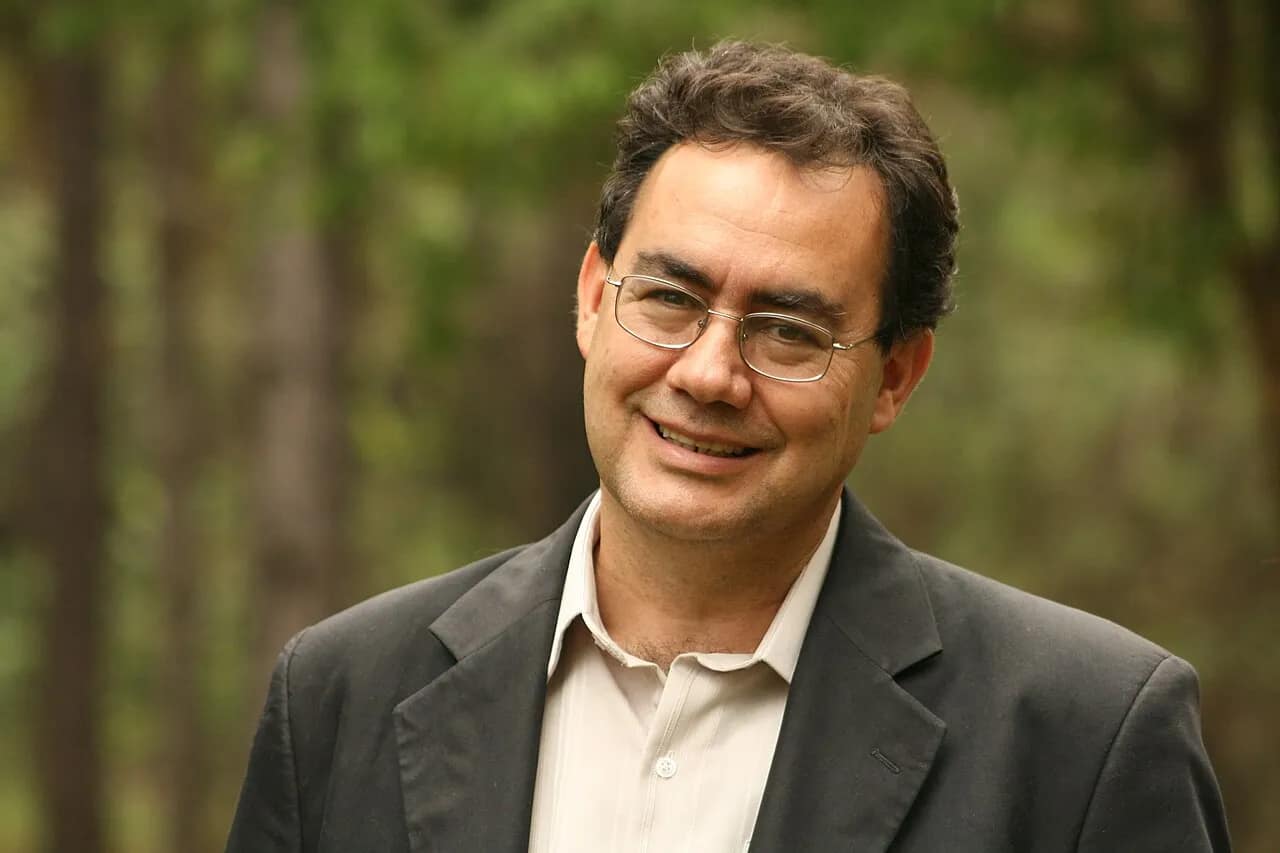 Augusto Cury chega a 8% no Datafolha e prega mistura de direita e esquerda
