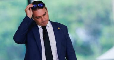 Flávio Bolsonaro vai ao STF contra Janones por xingamentos no Instagram