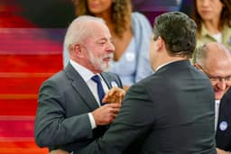 Lula e Alcolumbre não definem calendário para votação da 6x1