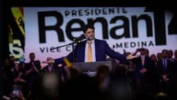 Renan Santos ironiza erro no currículo de Flávio