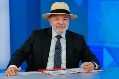 Lula e Flávio Bolsonaro resistem a debate de 1º de outubro e aliados divergem