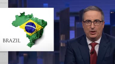 John Oliver diz temer vitória de Flávio Bolsonaro em programa sobre eleição
