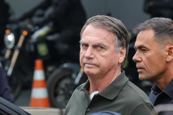 Exército entrega armas de Bolsonaro à Polícia Federal após ordem do STF