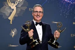 Humorista britânico John Oliver faz programa dedicado às eleições no Brasil e diz temer vitória de Flávio