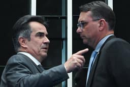 Flávio Bolsonaro procura União-PP, que avalia apoio no 2º turno com garantia para Alcolumbre no Senado