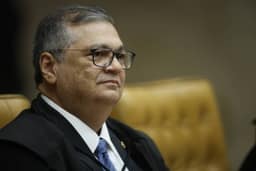 Dino diz que 'ultraprotagonismo' do Judiciário não é desejável, mas que STF não pode sair correndo