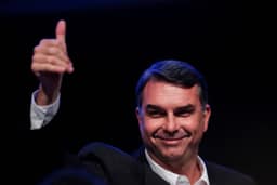 Painel: Campanha de Flávio Bolsonaro vê 'ganha-ganha' em sessão do STF sobre Moraes