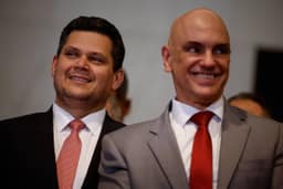 Oposição cobra impeachment de Moraes, mas vê resistência de Alcolumbre e centrão