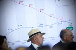 Governo Lula muda critério para dizer que zerou fila do INSS mesmo com 235 mil pedidos atrasados