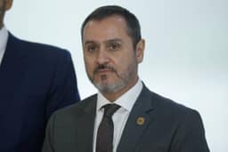 Caiado, Renan e Zema elogiam afastamento de diretor-geral da PF
