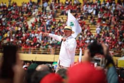 PT vê campanha de Lula em risco com crise no STF e convoca reunião de emergência com aliados