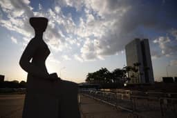 Recorde, avaliação negativa do STF atinge 47% - 28/09/2026 - Opinião e sociedade