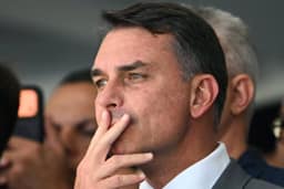 André Mendonça determina que redes sociais derrubem notícia falsa sobre Flávio Bolsonaro e Nossa Senhora