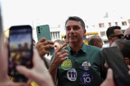 Brasília Hoje: Flávio Bolsonaro compara fake news sobre Nossa Senhora Aparecida a facada no pai