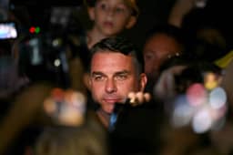 Flávio Bolsonaro conquista 714 cidades que tiveram maioria de Lula em 2022