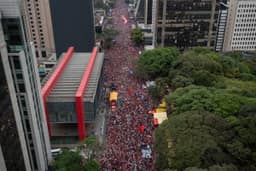 'Imagens impressionam', diz leitora sobre ato com a presença de Lula na avenida Paulista