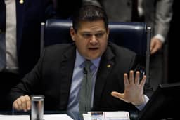 Painel: Alcolumbre pauta PEC da Segurança para terça e governo costura acordo sobre maioridade