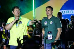 Tarcísio diz entender sentimento de Flávio, mas que eleição acabou e urnas devem ser respeitadas