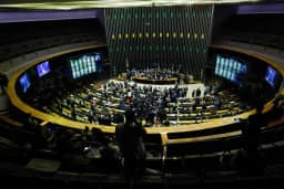 Número de deputados federais que tentam o Senado dobra em 2026
