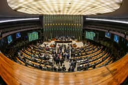 Câmara aprova PLP dos Combustíveis com isenção a terras raras