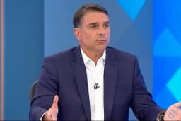 Flávio Bolsonaro pede a Fux investigação contra deputados do PT