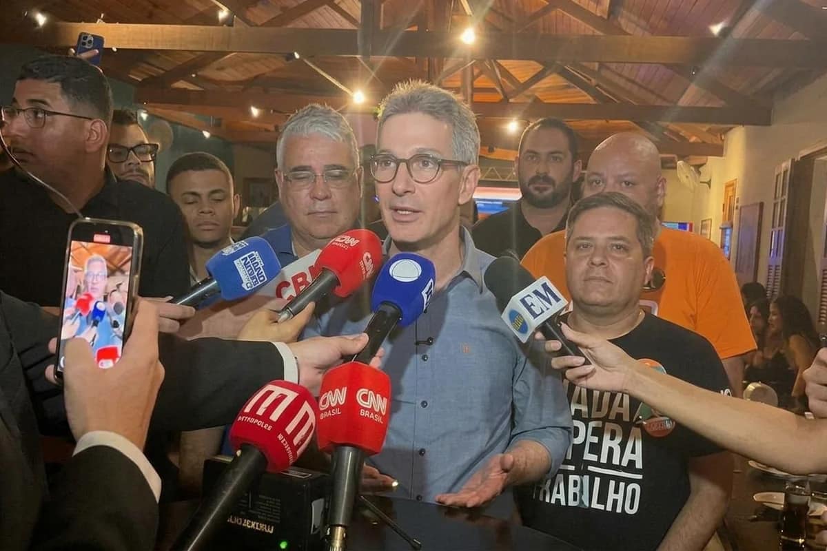 Romeu Zema sinaliza apoio a Flávio Bolsonaro no segundo turno com 0,27% dos votos