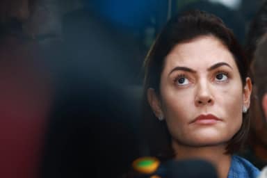 Michelle Bolsonaro bateu no fígado de Flávio