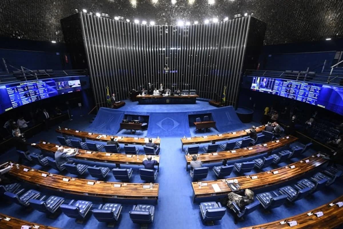 Flávio Dino pede vista e STF adia decisão sobre investigar Alexandre de Moraes