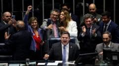 Brasil aprova maior mudança da jornada de trabalho desde 1988