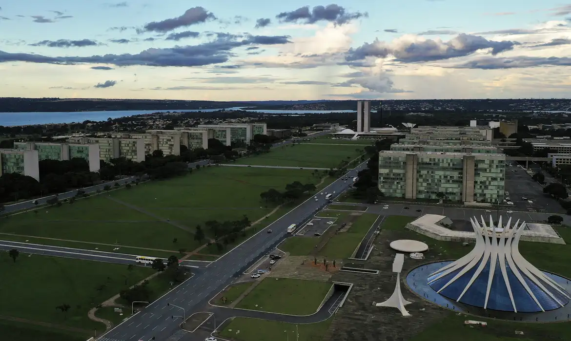 Governo bloqueia R$ 4,6 bilhões em emendas para cumprir regras fiscais