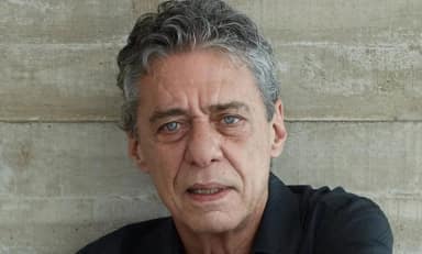 Chico Buarque leva ameaça de morte online à Delegacia de Crimes de Informática