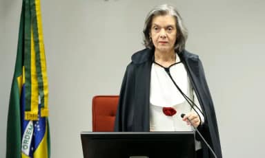 Cármen Lúcia é a primeira ministra do STF a levar o Troféu Juca Pato