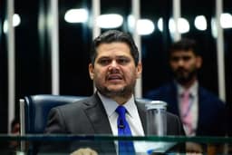 Alcolumbre mantém 6×1 enquanto PL articula tirá-lo do comando do Senado
