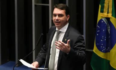 TSE investiga rede de 1.826 collabs no Instagram pró-Flávio Bolsonaro