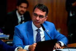 Grupo de Flávio Bolsonaro quer impedir discussão do fim da 6×1, prevista para hoje no Senado