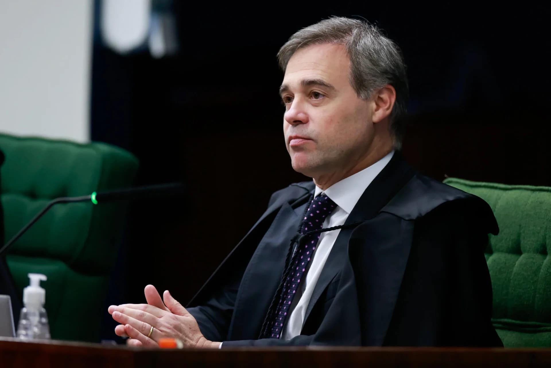 André Mendonça afasta diretor da PF citando monitoramento sem prova de espionagem