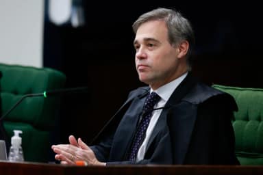 André Mendonça afasta diretor da PF citando monitoramento sem prova de espionagem