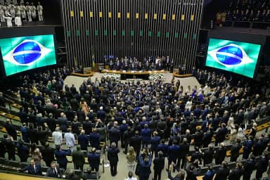 Taxa de reeleição de deputados federais em 2026 supera a de 2018 e 2022