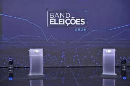 Flávio Bolsonaro diz que não irá ao debate na Band, e emissora afirma que púlpito ficará vazio